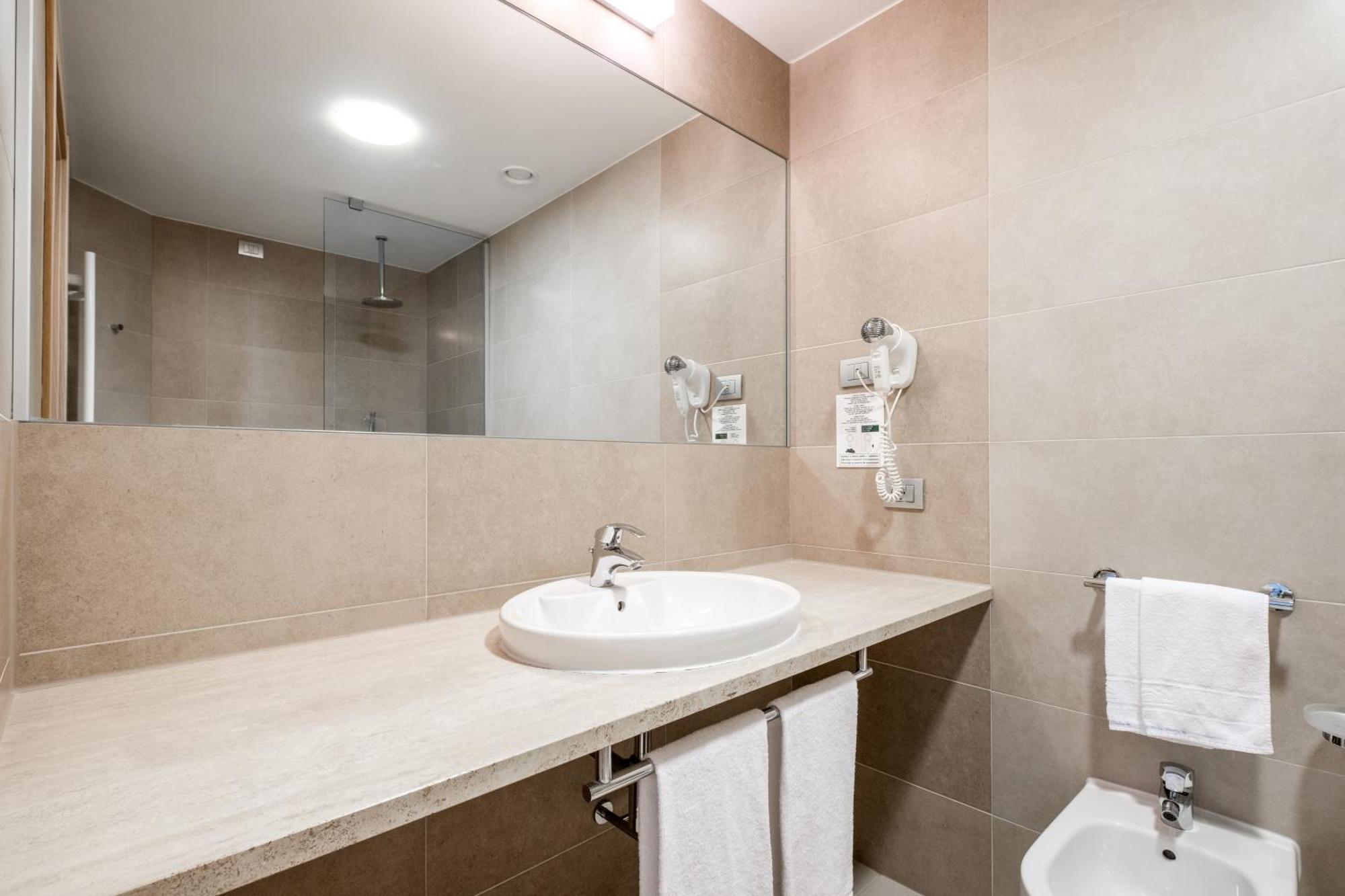 Hsm Hotel San Martino Garbagnate Monastero Екстериор снимка